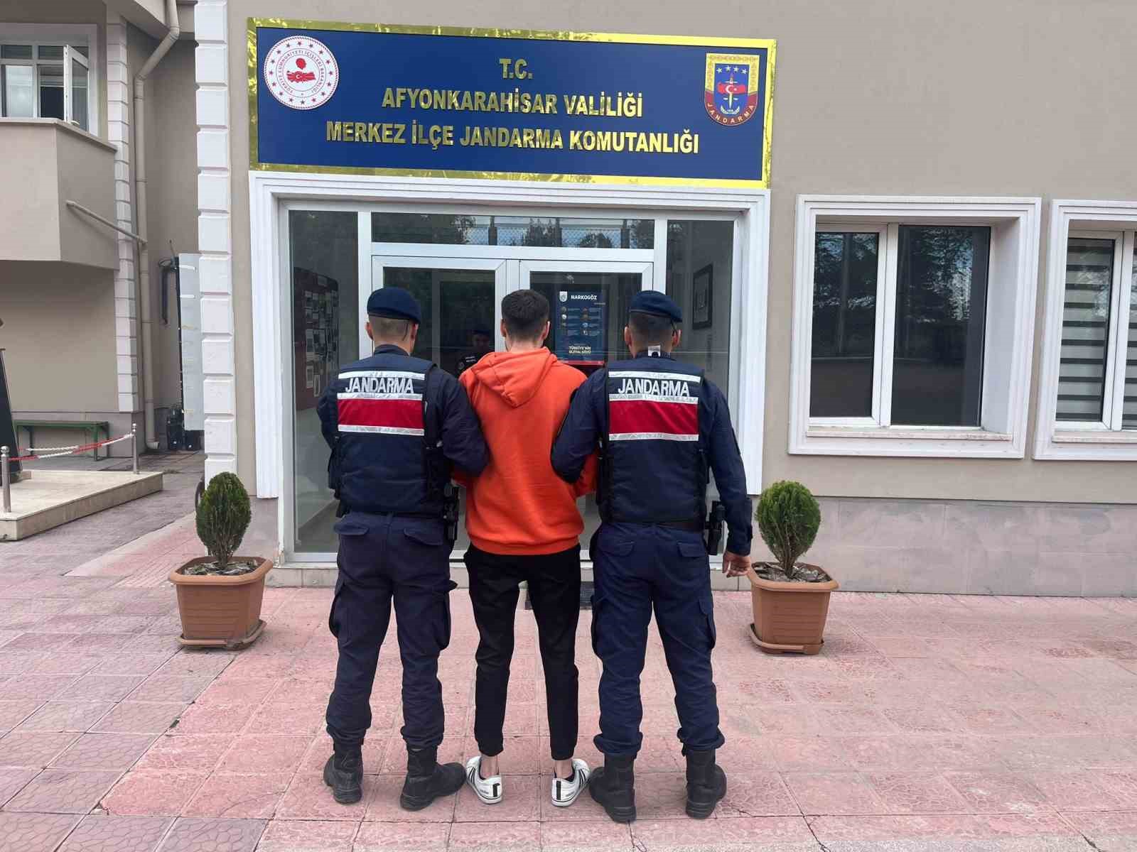 Afyonkarahisar’da uyuşturucu satma suçundan 5 yıl hapis cezası ile aranan