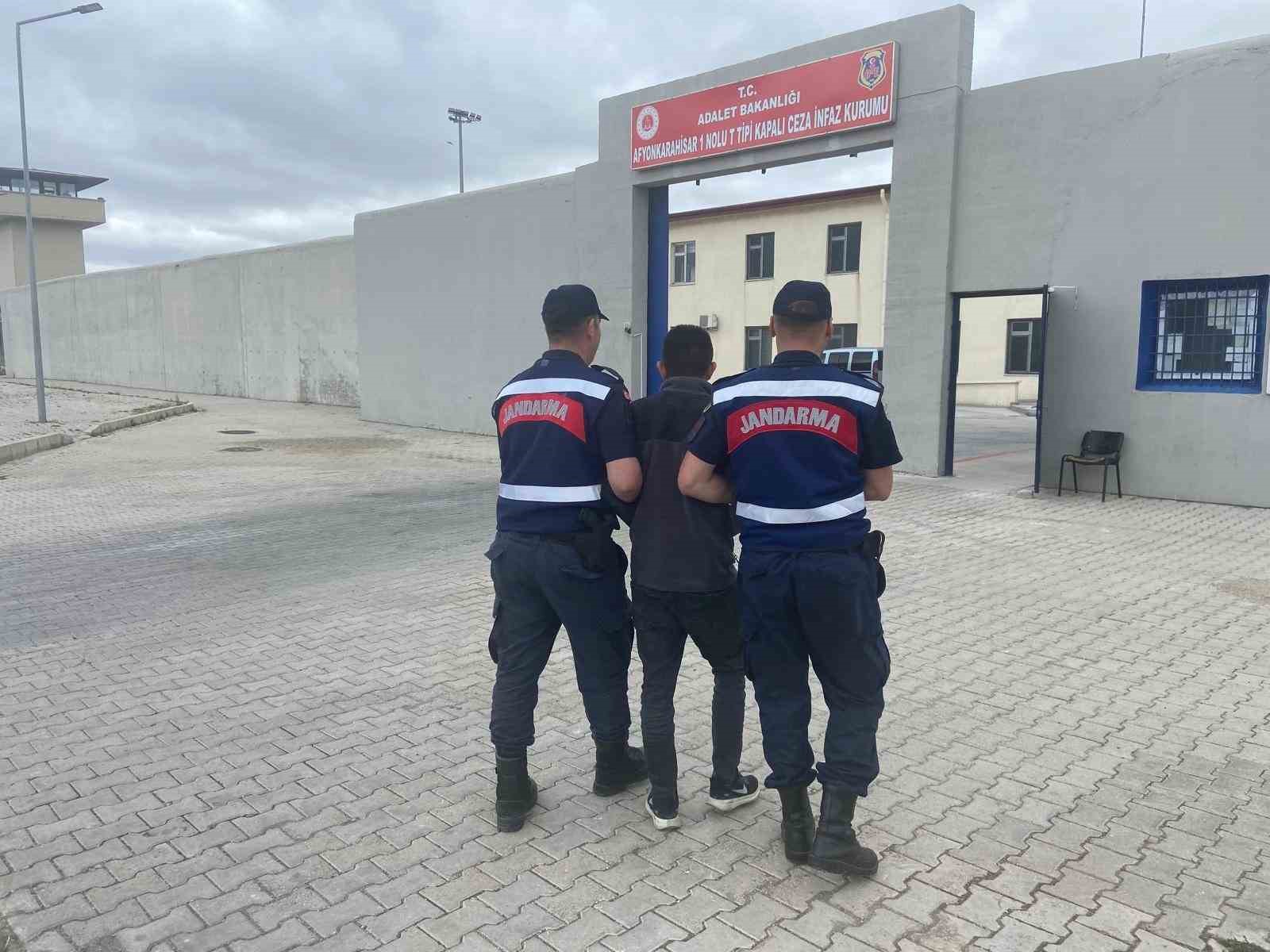 Afyonkarahisar’da uyuşturucu kullanma ve satma suçlarından hapis cezaları ile aranan