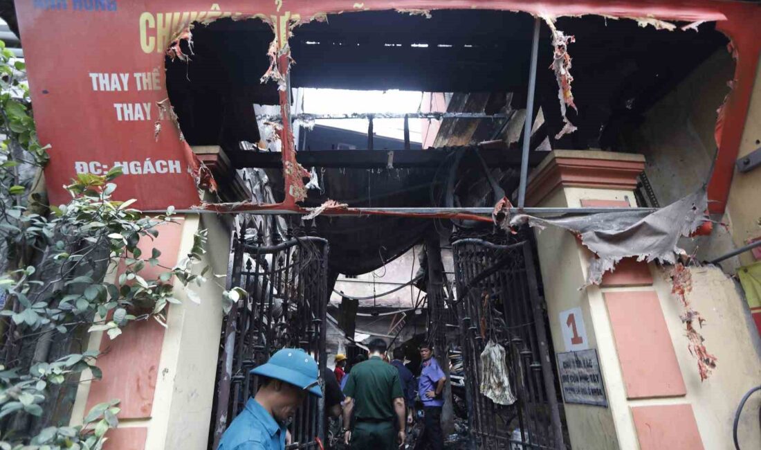 Vietnam’ın başkenti Hanoi’deki bir apartmanda çıkan yangında en az 14