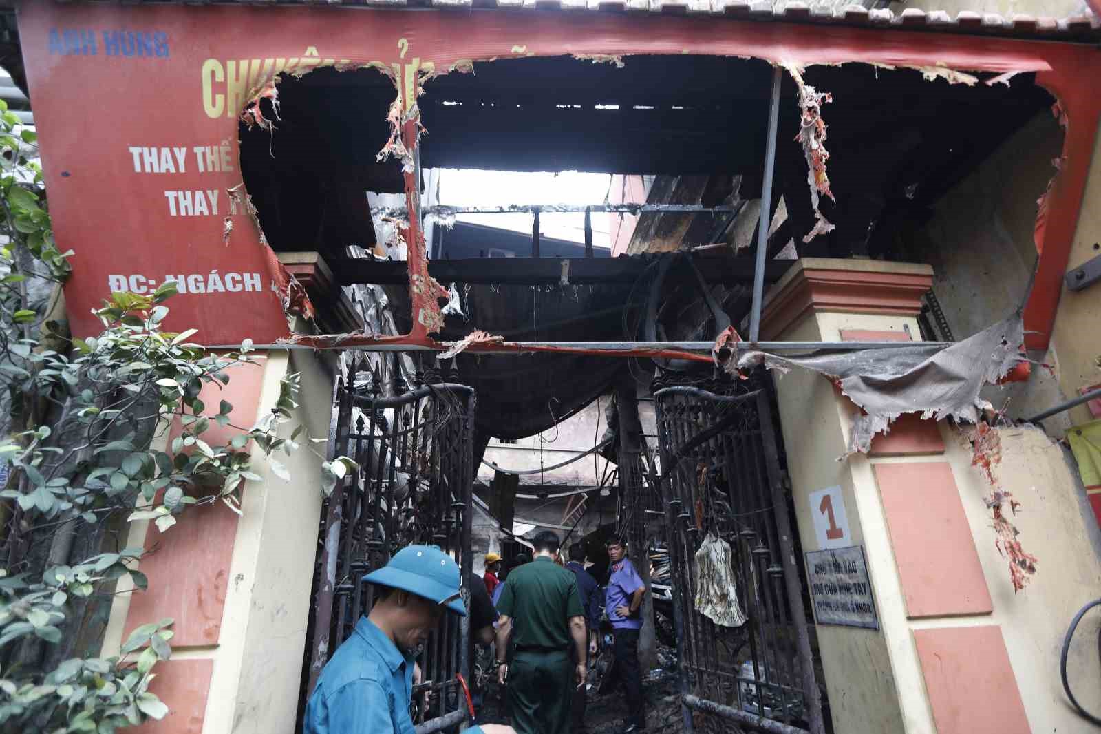 Vietnam’ın başkenti Hanoi’deki bir apartmanda çıkan yangında en az 14
