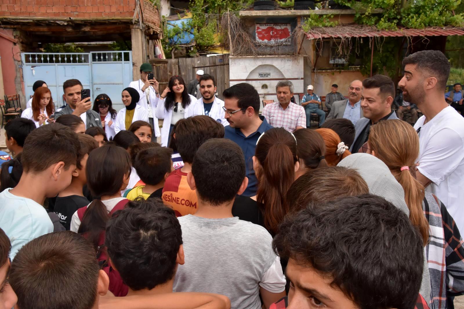Afyonkarahisar’ın Şuhut ilçesine bağlı Çakırözü köyünde İklim Turnesi düzenlendi. Afyonkarahisar