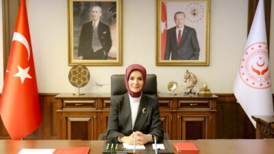   Aile ve Sosyal Hizmetler Bakanı Mahinur Özdemir Göktaş, çocukların