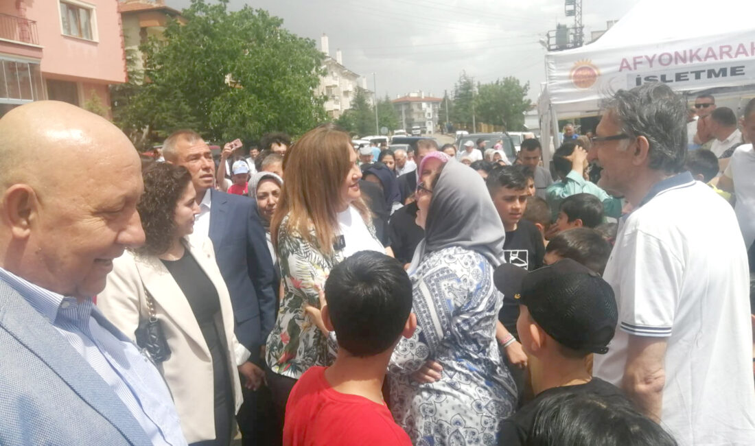 Esentepe Mahallesi sakinleriyle bir araya gelen Belediye Başkanı Burcu Köksal,