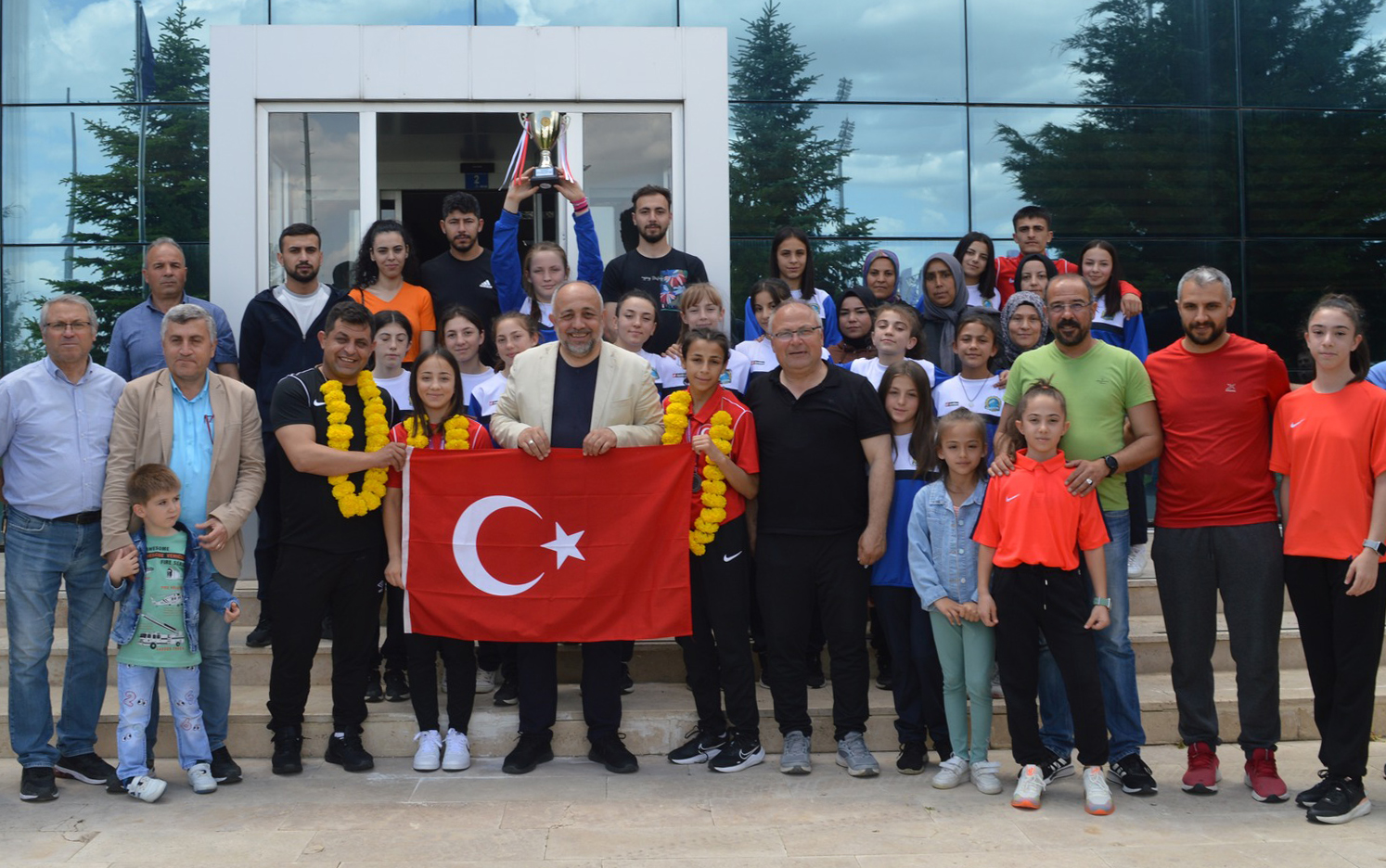 Şimdiye katıldıkları müsabakalarda Afyonkarahisar’ı ve ülkemizi başarıyla temsil eden Taşoluk