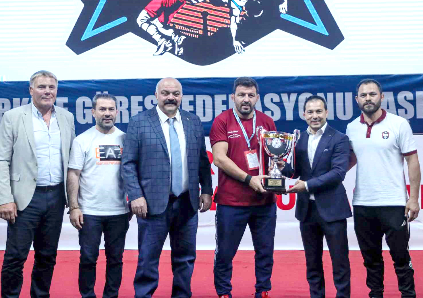 Süper Lig Serbest Güreş Final Four müsabakalarında şampiyonluk kupasını ASKİ