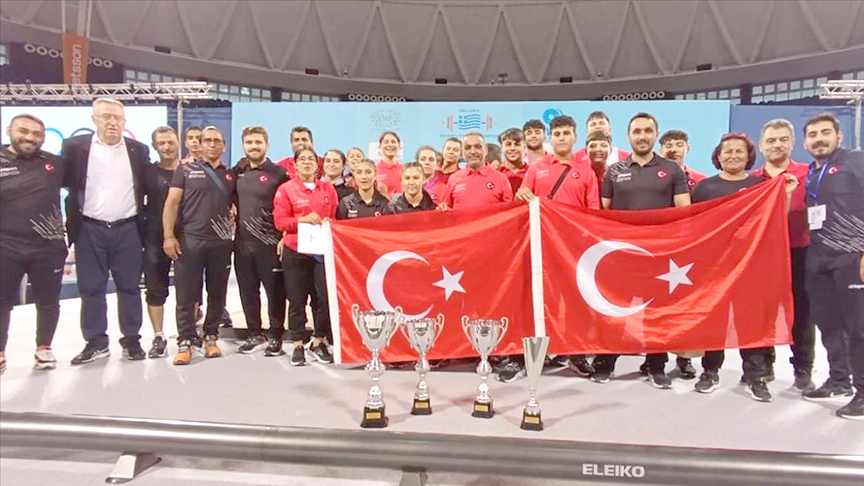 Yunanistan’da gerçekleştirilen Yıldızlar ve 15 Yaş Altı Avrupa Halter Şampiyonası’nı