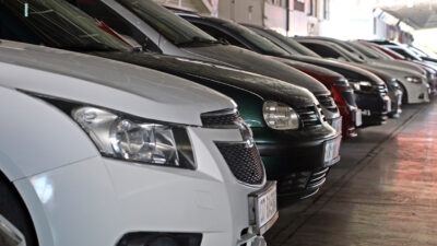 Galerici Ahmet Yurtlu, ikinci el araç piyasasında durağanlığın yaşandığını belirterek,