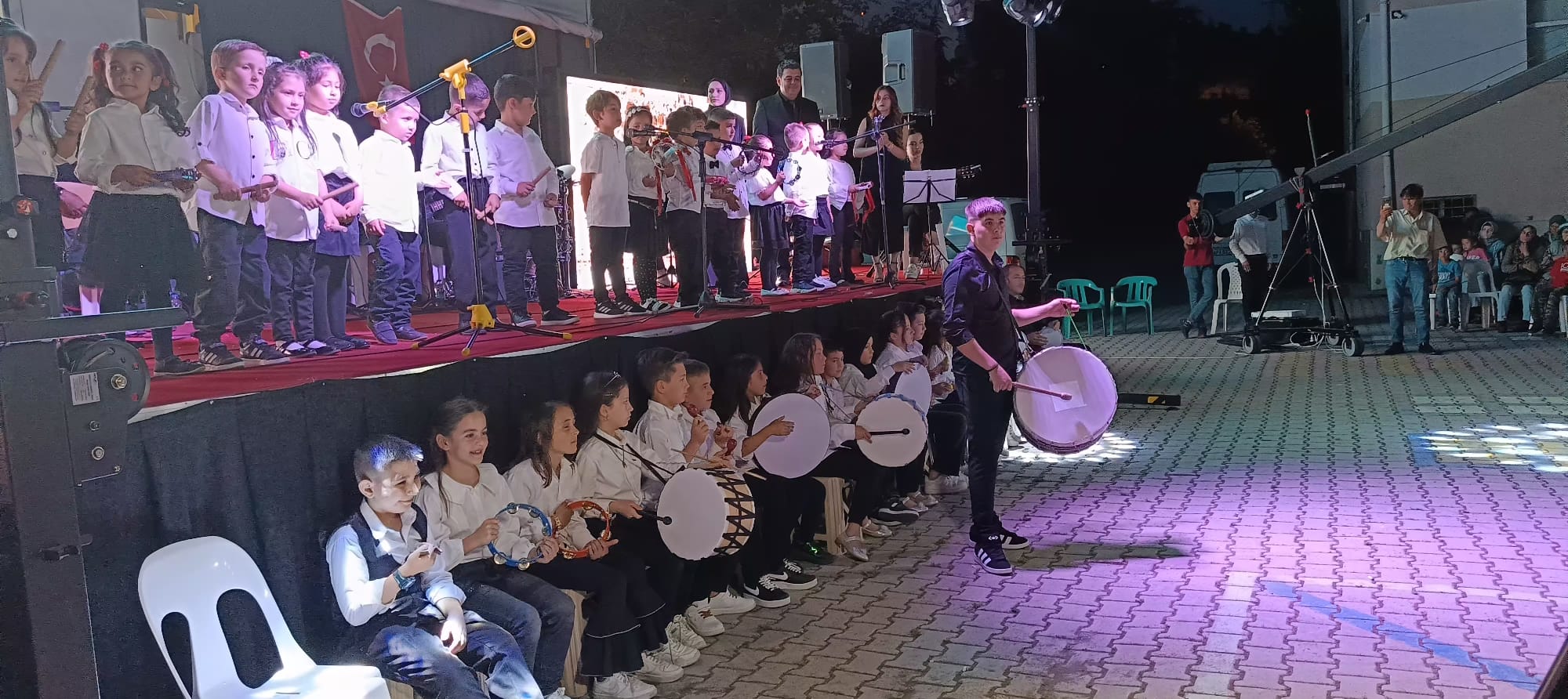 Afyonkarahisar’ın Hocalar ilçesinde “Anaokulundan Liseye Müziğin Ritmi Projesi” çerçevesinde halk