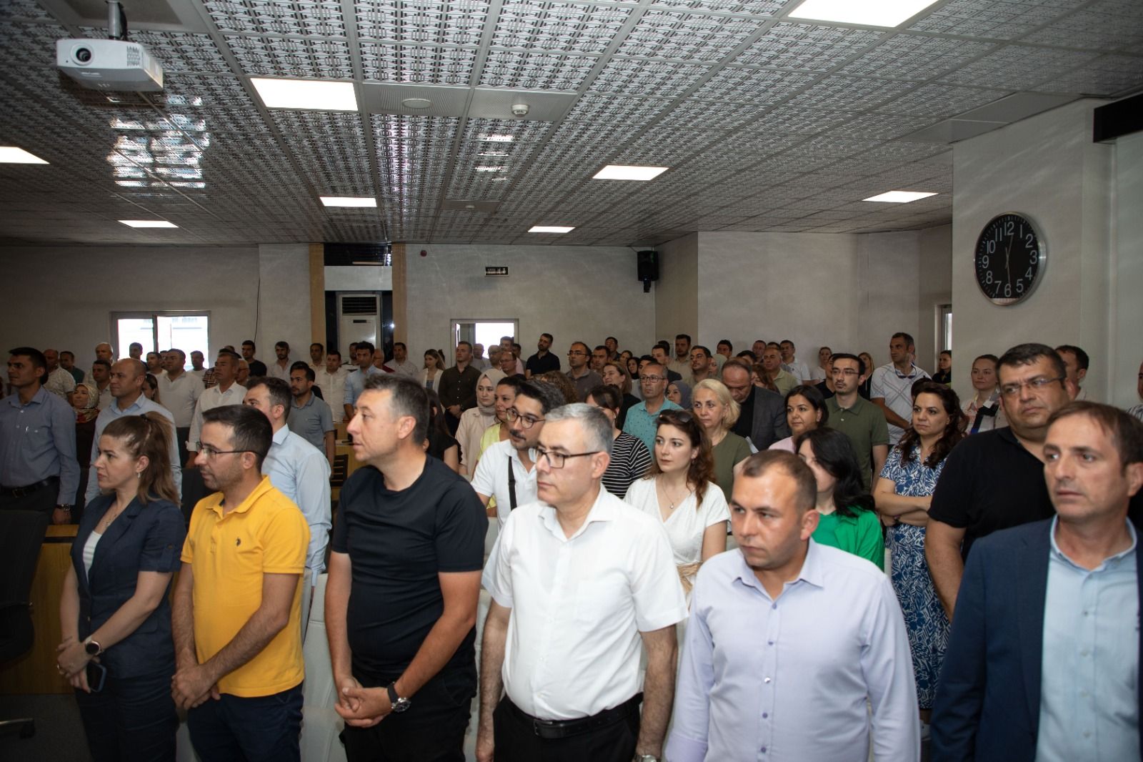 Belediye Başkanı Burcu Köksal, Afyonkarahisar Belediye personeli ile bayramlaştı. Afyonkarahisar