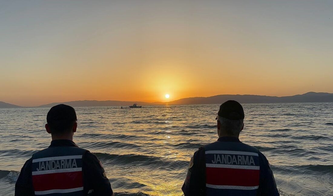 Bursa’da İznik Gölü’nde jet skiyle gezintiye çıkan genç kız, düşerek