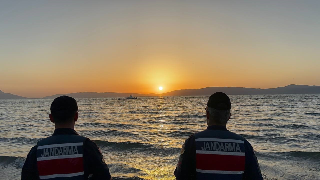 Bursa’da İznik Gölü’nde jet skiyle gezintiye çıkan genç kız, düşerek