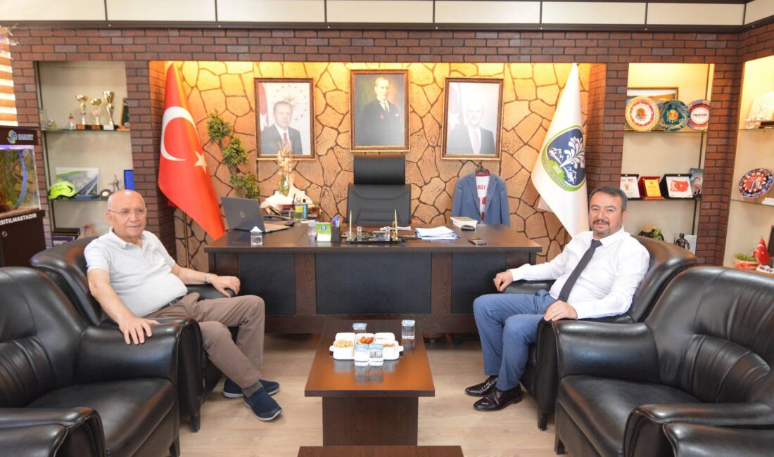Sandıklı Belediye Başkanı Adnan Öztaş’ı, Yenimahalle Belediye Başkanı Fethi Yaşar