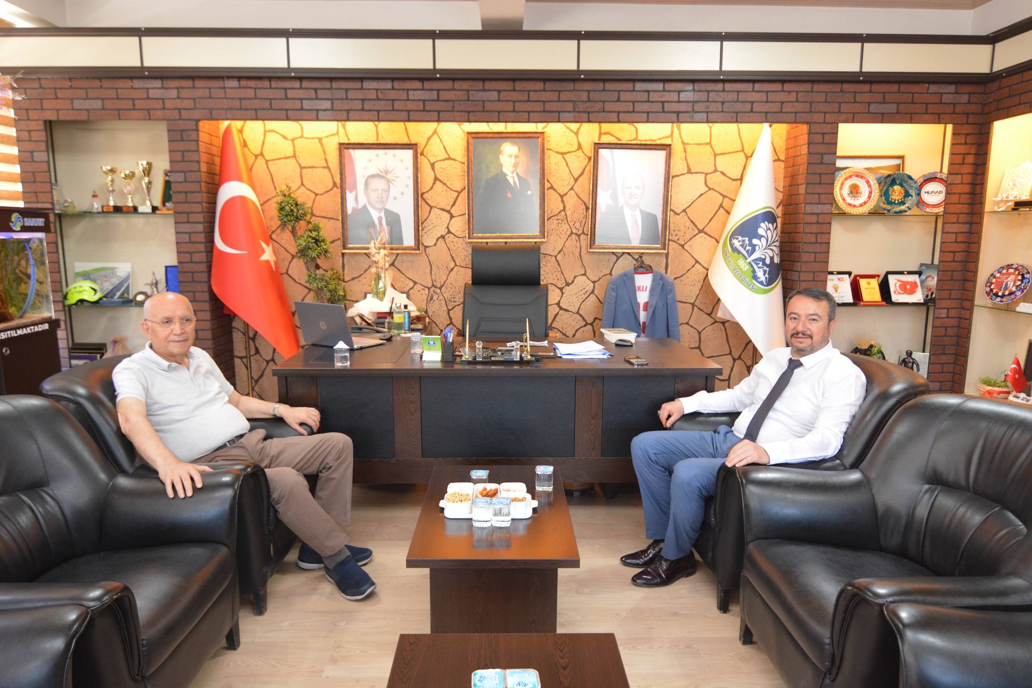 Sandıklı Belediye Başkanı Adnan Öztaş’ı, Yenimahalle Belediye Başkanı Fethi Yaşar