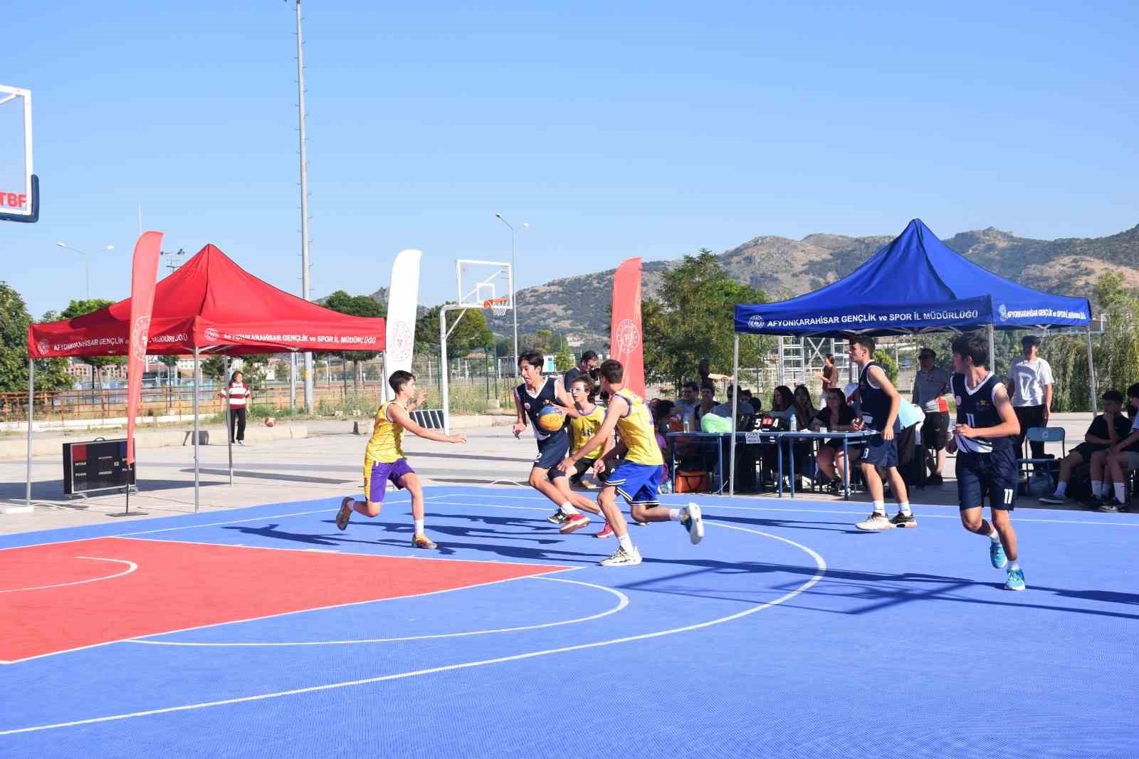 Afyonkarahisar’da gerçekleştirilen 3X3 Sokaklar Bizim Basketbol Müsabakaları Ege Bölgesi Grup