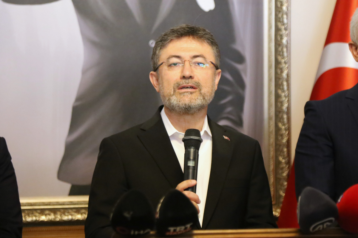 Tarım ve Orman Bakanı İbrahim Yumaklı, İzmir’de çıkan tüm yangınların