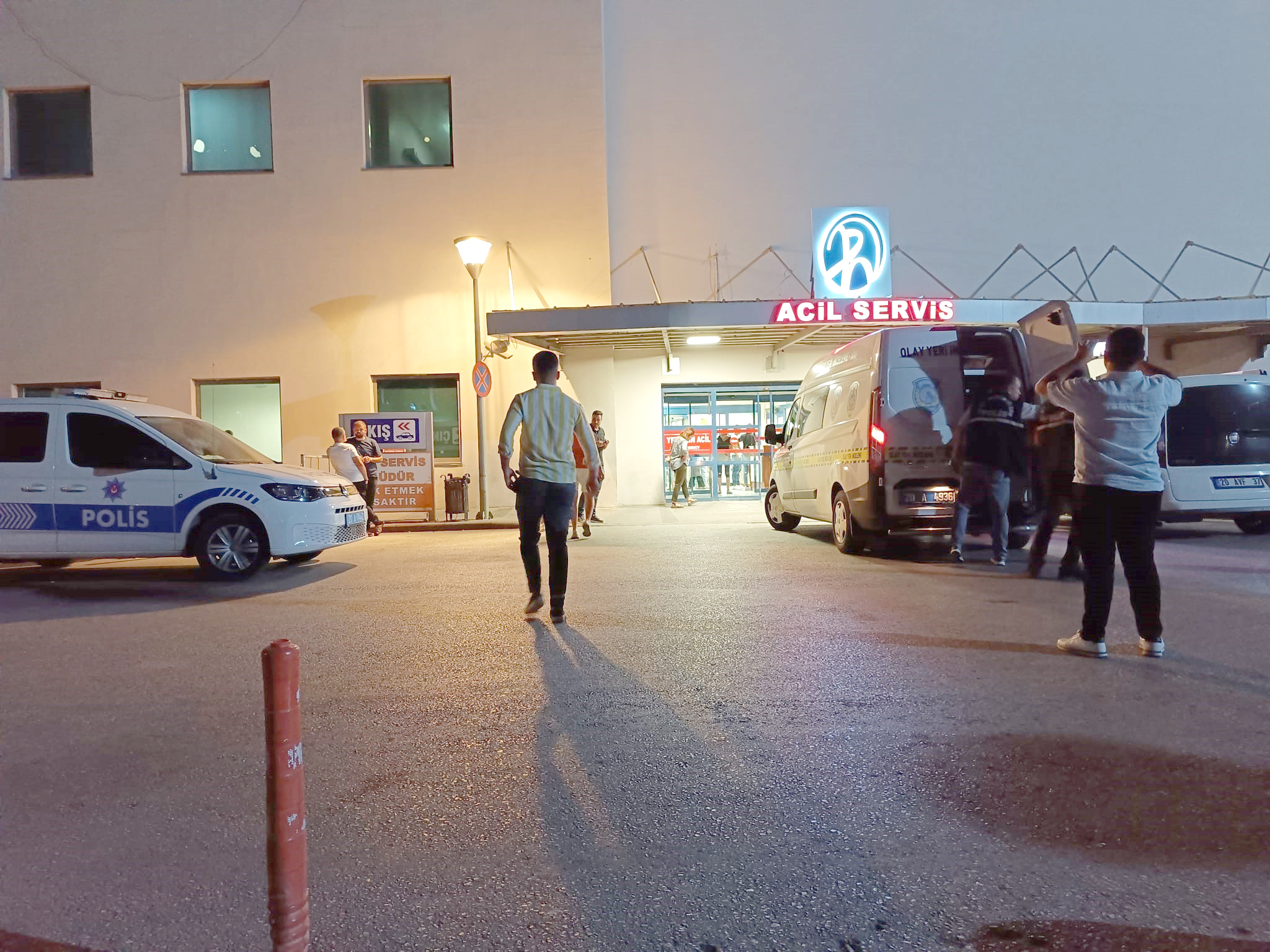 Denizli’de silahlı saldırı sonucu babanın ağır yaralandığı, oğlunun ise hayatını