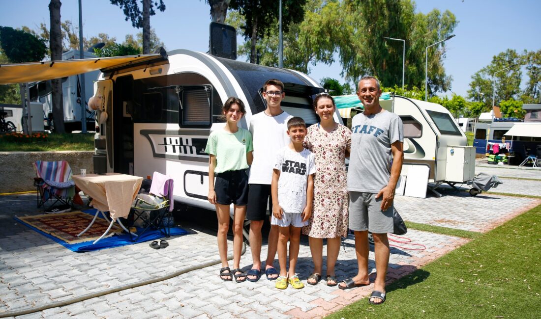     Antalya Büyükşehir Belediyesi’nin Konyaaltı Sahili üzerinde hizmete açtığı