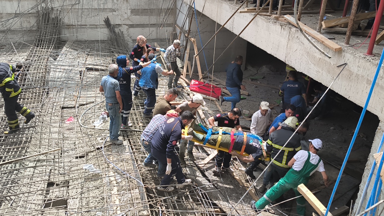 Kütahya’da bir inşaatta beton atılırken yaşanan çökme sonucu yaralanan 5