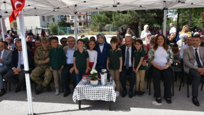 Konya, Karaman, Aksaray ve Afyonkarahisar’da öğrenciler, karnelerini alarak yaz tatiline