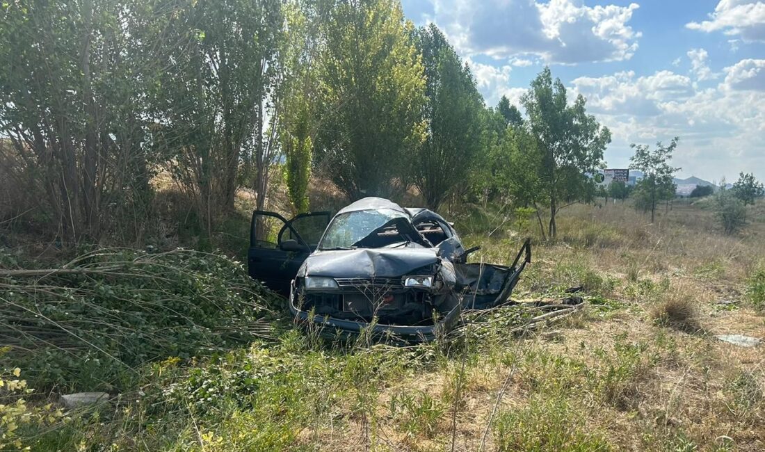 Afyonkarahisar’da otomobilin şarampole devrilmesi sonucu 5 kişi yaralandı. Ö.Y.K (43)