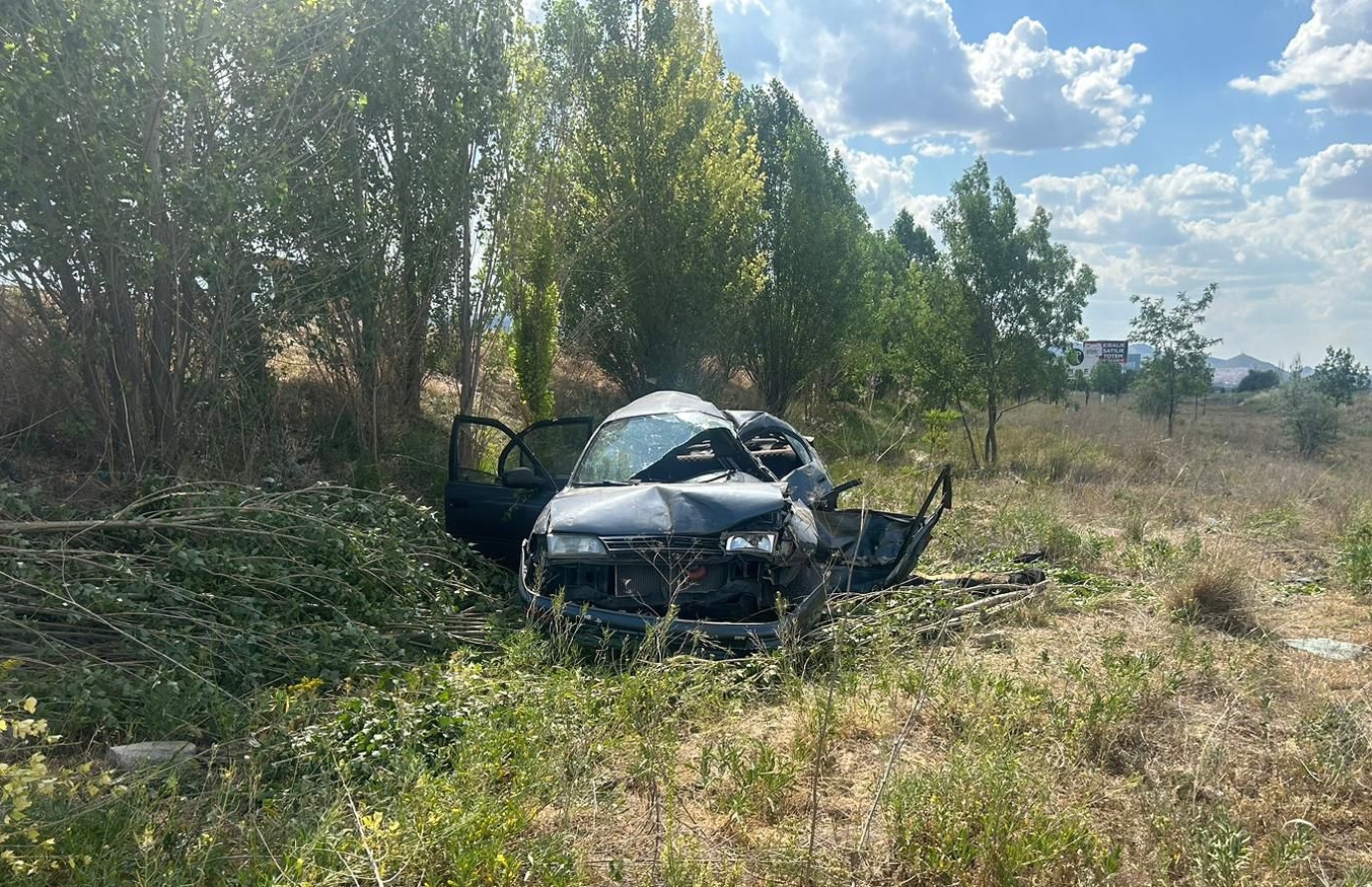 Afyonkarahisar’da otomobilin şarampole devrilmesi sonucu 5 kişi yaralandı. Ö.Y.K (43)