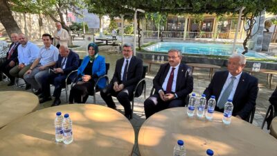 Kurban Bayramı dolayısıyla Afyonkarahisar’ın ilçelerinde düzenlenen bayramlaşma törenlerine katılan AK