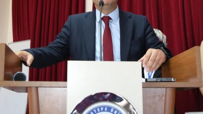 Kocatepe Mühendislik Bilimleri Öğrenci Sempozyumu’nda konuşan mühendisliğin bilimsel ve matematiksel