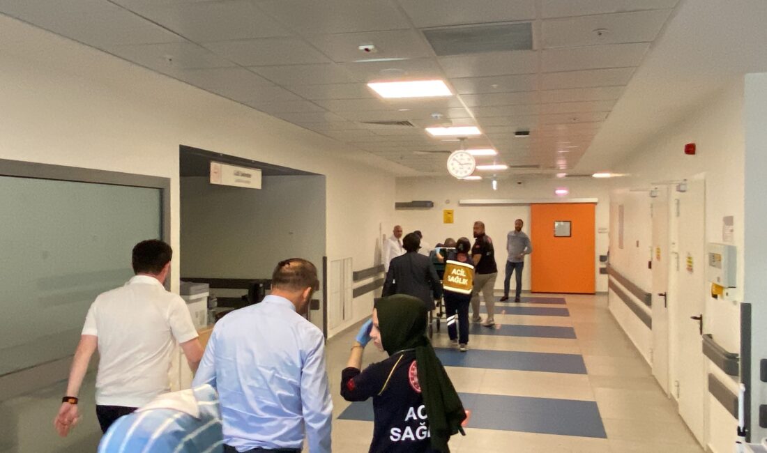 Kocaeli’de geçirdiği kazanın ardından hastaneye kaldırılan Alper Gezeravcı, akşam saatlerinde
