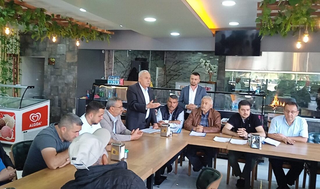 32 yıllık başkan Erdem güven tazeledi Afyonkarahisar Sandıklı Motorlu Taşıyıcılar Kooperatifi Olağan Genel Kurulu gerçekleştirildi. Genel