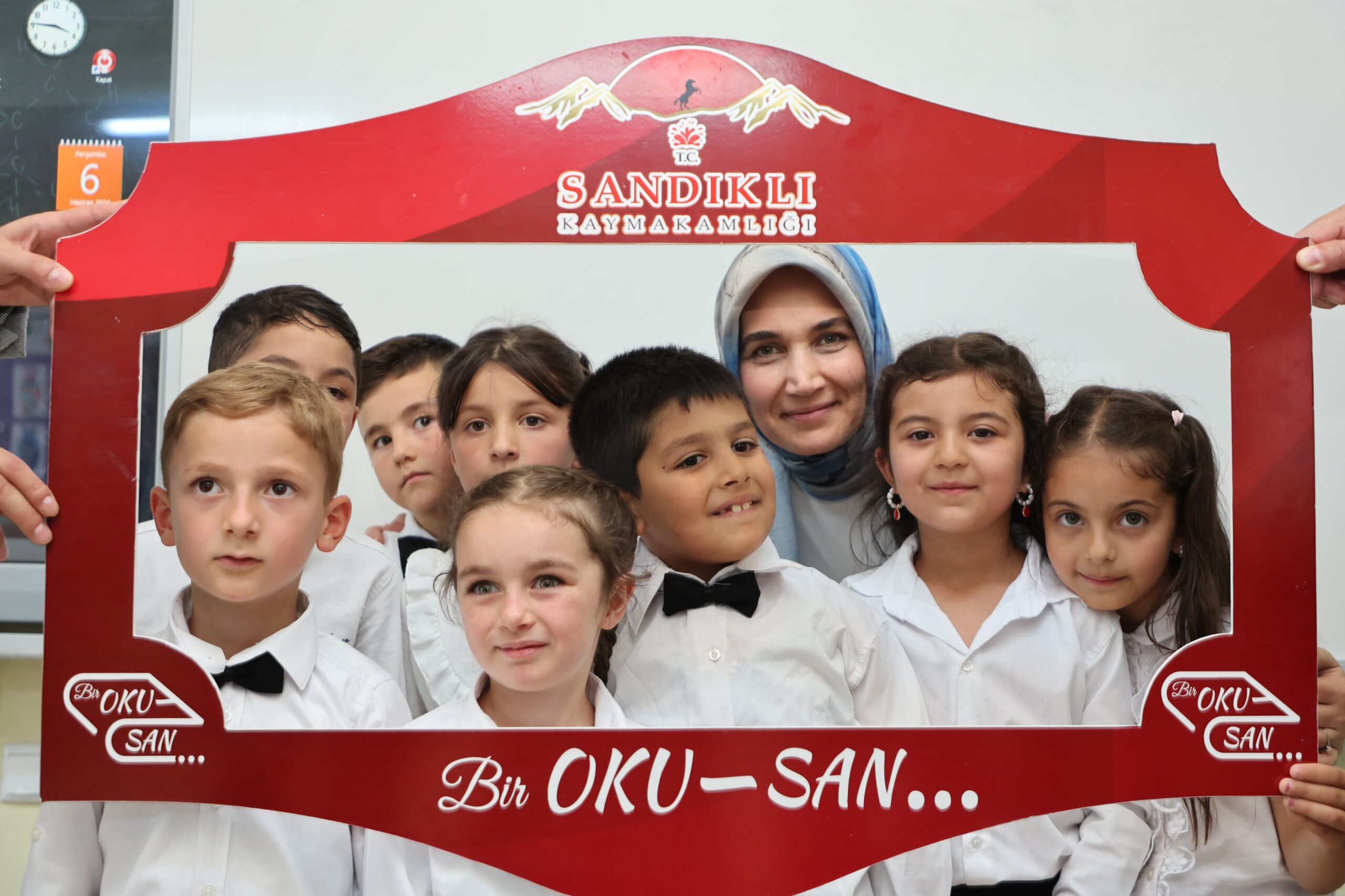 Afyonkarahisar Valisi Doç. Dr. Kübra Güran Yiğitbaşı, okuma yazma öğrenen