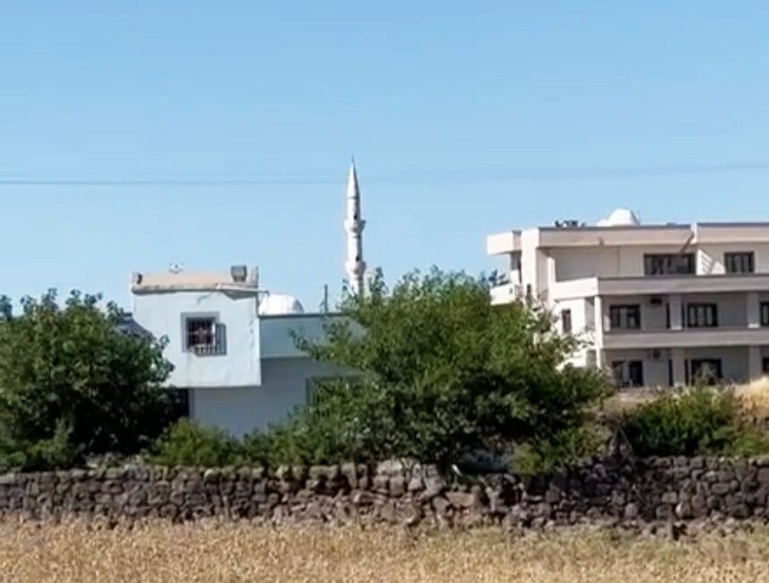 Cami hoparlöründen yapılan anonsa soruşturma açıldı Şırnak’ın İdil ilçesinde cami hoparlöründen Dicle Elektrik’in kaçak kontrol ekibine