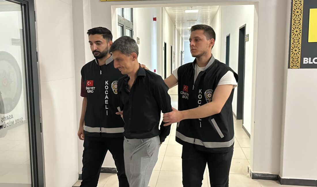 Kocaeli’nin Kartepe ilçesinde bir şüpheli, önüne koyduğu satır ve 2