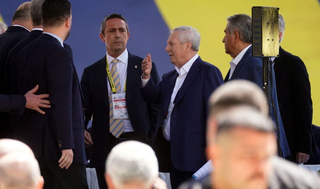 Fenerbahçe Başkan Adayı Aziz Yıldırım, seçimde divan başkanlığı oylamasına tepki