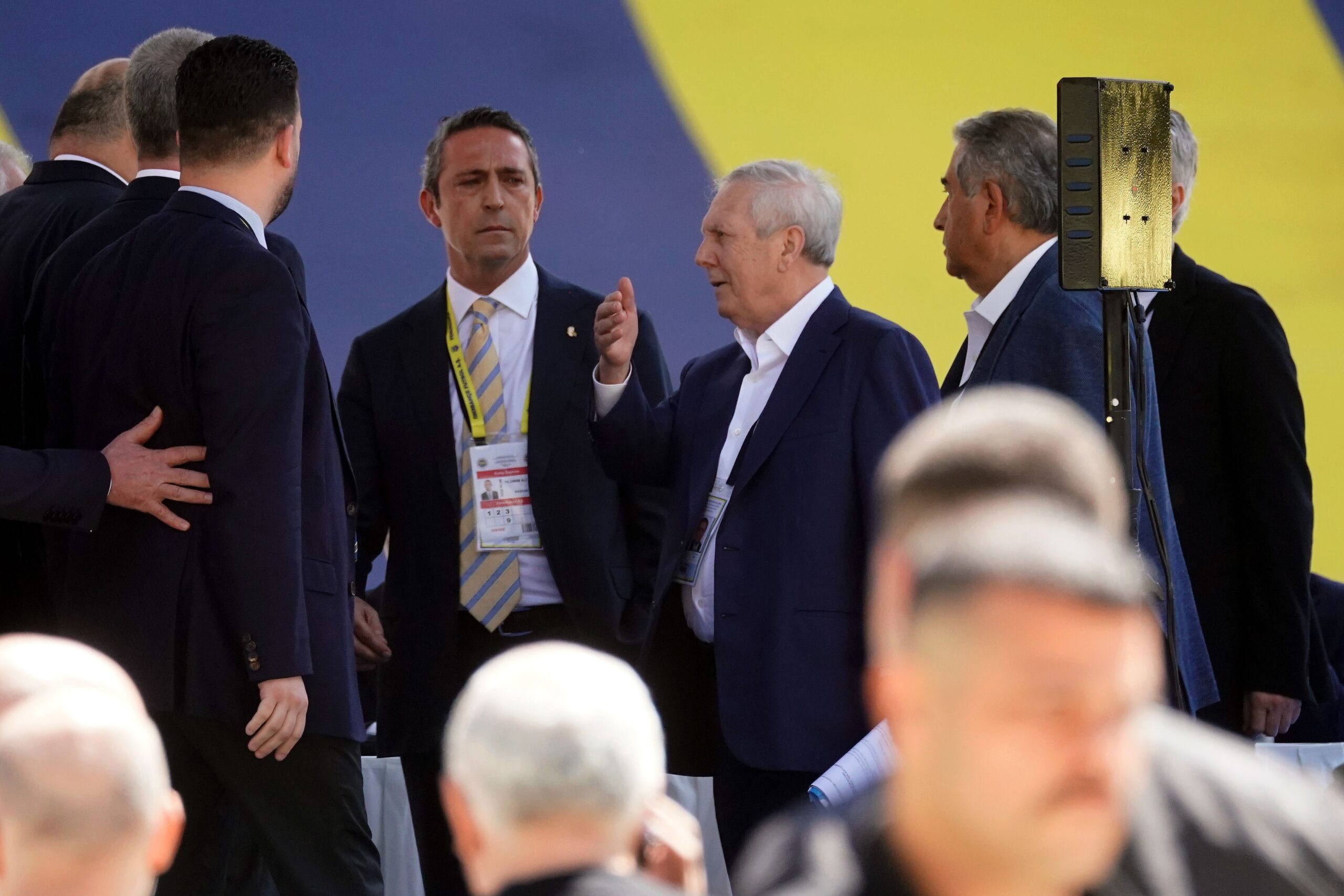 Fenerbahçe Başkan Adayı Aziz Yıldırım, seçimde divan başkanlığı oylamasına tepki