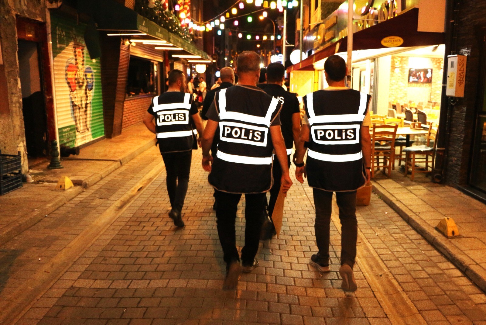 Eskişehir’de polis ekipleri tarafından ‘Barlar Sokağı’ olarak bilinen bölgede yaptığı