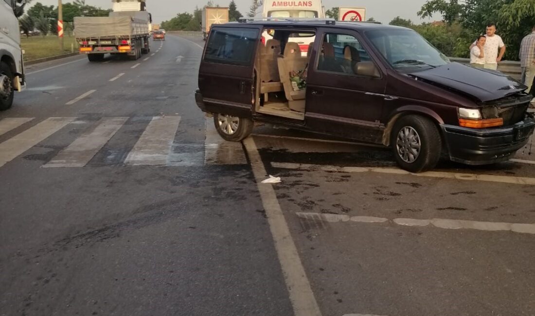 Konya’nın Akşehir ilçesinde ışık ihlali yapan tırın otomobile çarpması sonucu