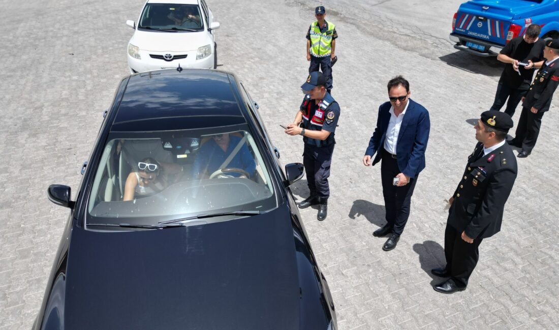 Afyonkarahisar’ın Bolvadin Kaymakamı Taner Bolat, bayram tedbirleri çerçevesinde jandarma tarafından