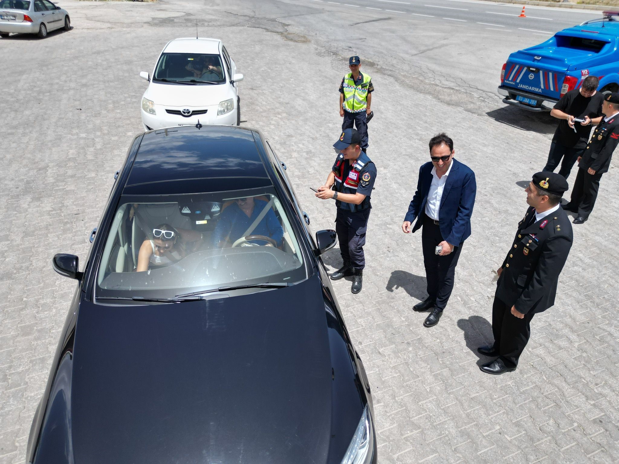 Afyonkarahisar’ın Bolvadin Kaymakamı Taner Bolat, bayram tedbirleri çerçevesinde jandarma tarafından
