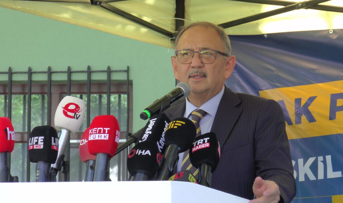 AK Parti Kayseri İl Başkanlığı tarafından düzenlenen bayramlaşma programına katılan