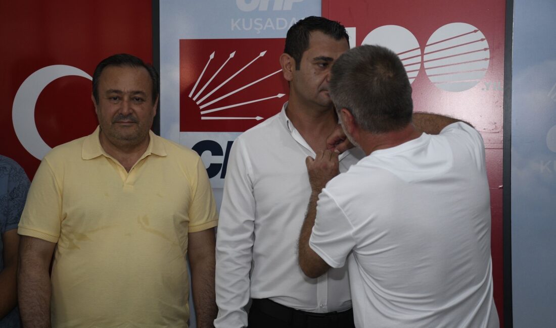 İYİ Parti’nin Kuşadası Belediye Meclis Üyesi Ali Aydın, Behçet Alp’in