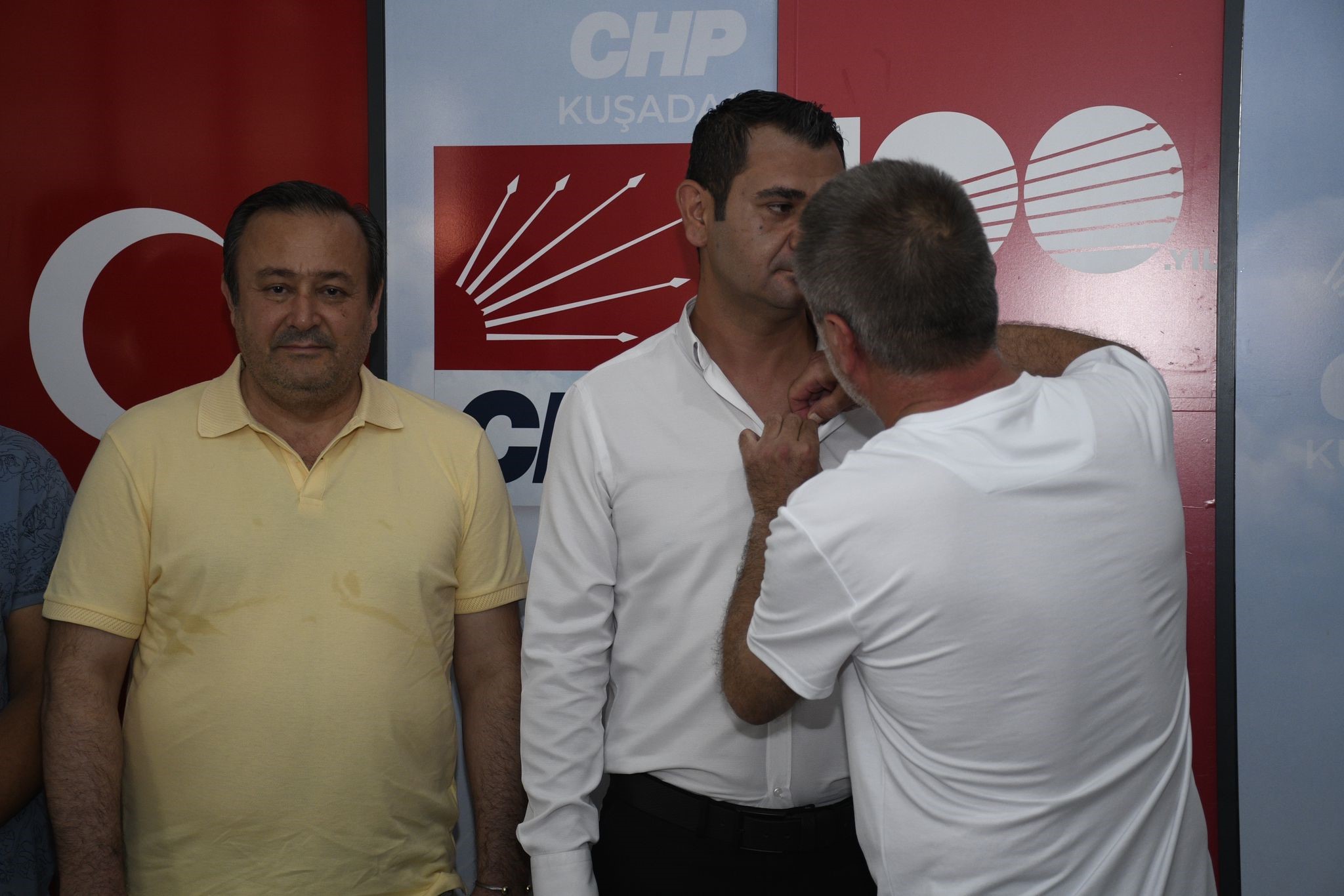 İYİ Parti’nin Kuşadası Belediye Meclis Üyesi Ali Aydın, Behçet Alp’in
