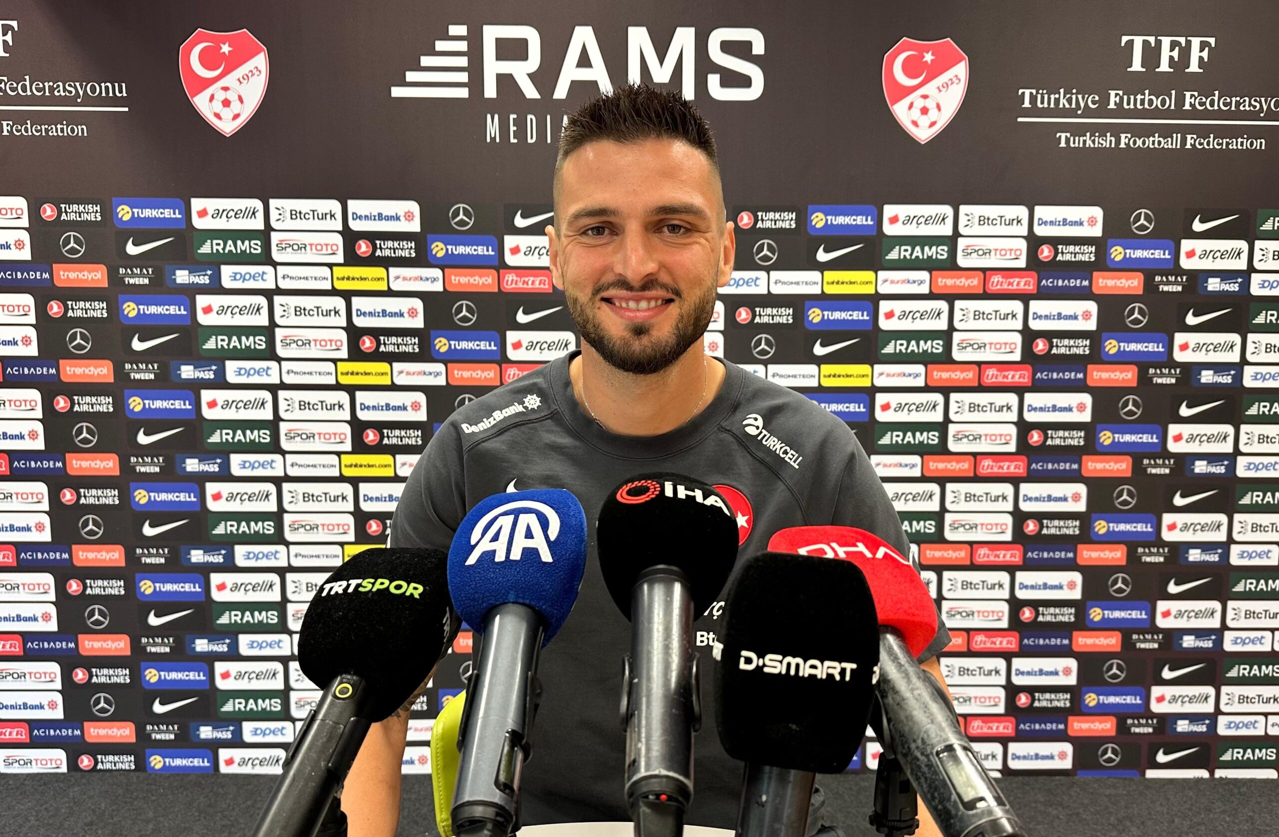Milli futbolcu Okay Yokuşlu, birlikteliğin önemine değinerek, A Milli Takım’da
