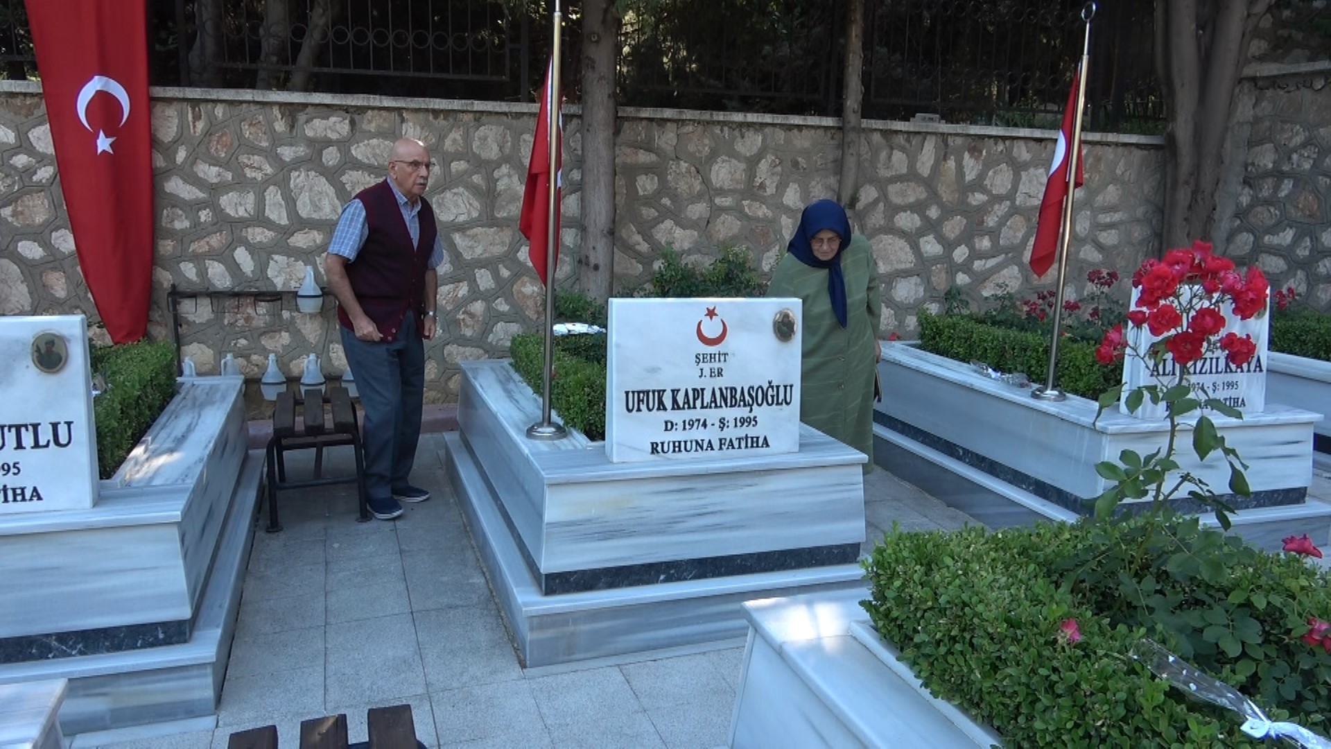 Bursa’da Kurban Bayramı dolayısıyla şehit yakınları kabir ziyaretlerinde bulundu. Mezardaki