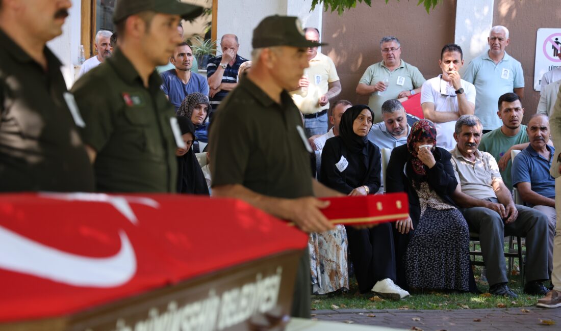 İzmir’in Bayındır ilçesinde çıkan yangına müdahale ettikten sonra görev yerine
