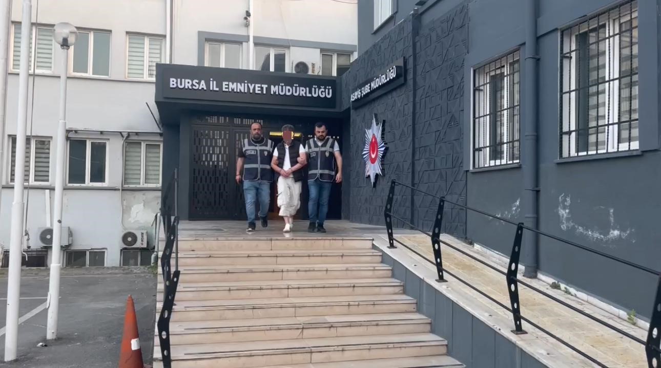 Bursa Asayiş Şube Müdürlüğü’ne bağlı Aranan Şahıslar Büro Amirliği ekipleri,