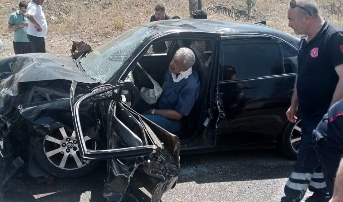 Kahramanmaraş’ta iki otomobilin çarpıştığı kazada, 5 kişi yaralandı. Kaza, Onikişubat