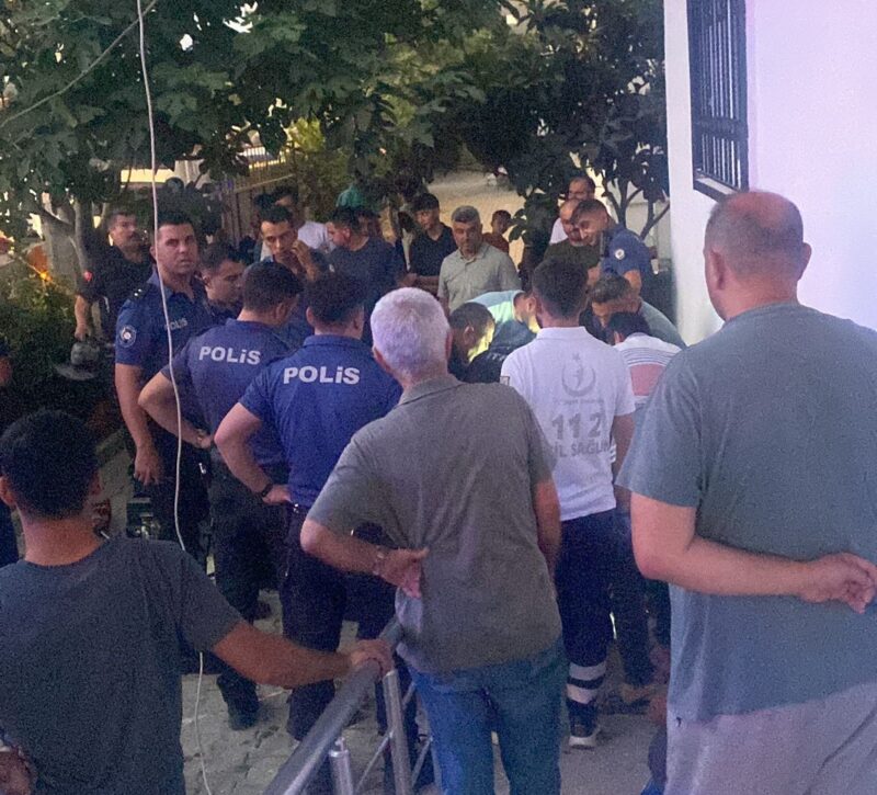 Adıyaman’da, elini kıyma makinesine kaptıran çocuk, makineyle birlikte ameliyata alındı.