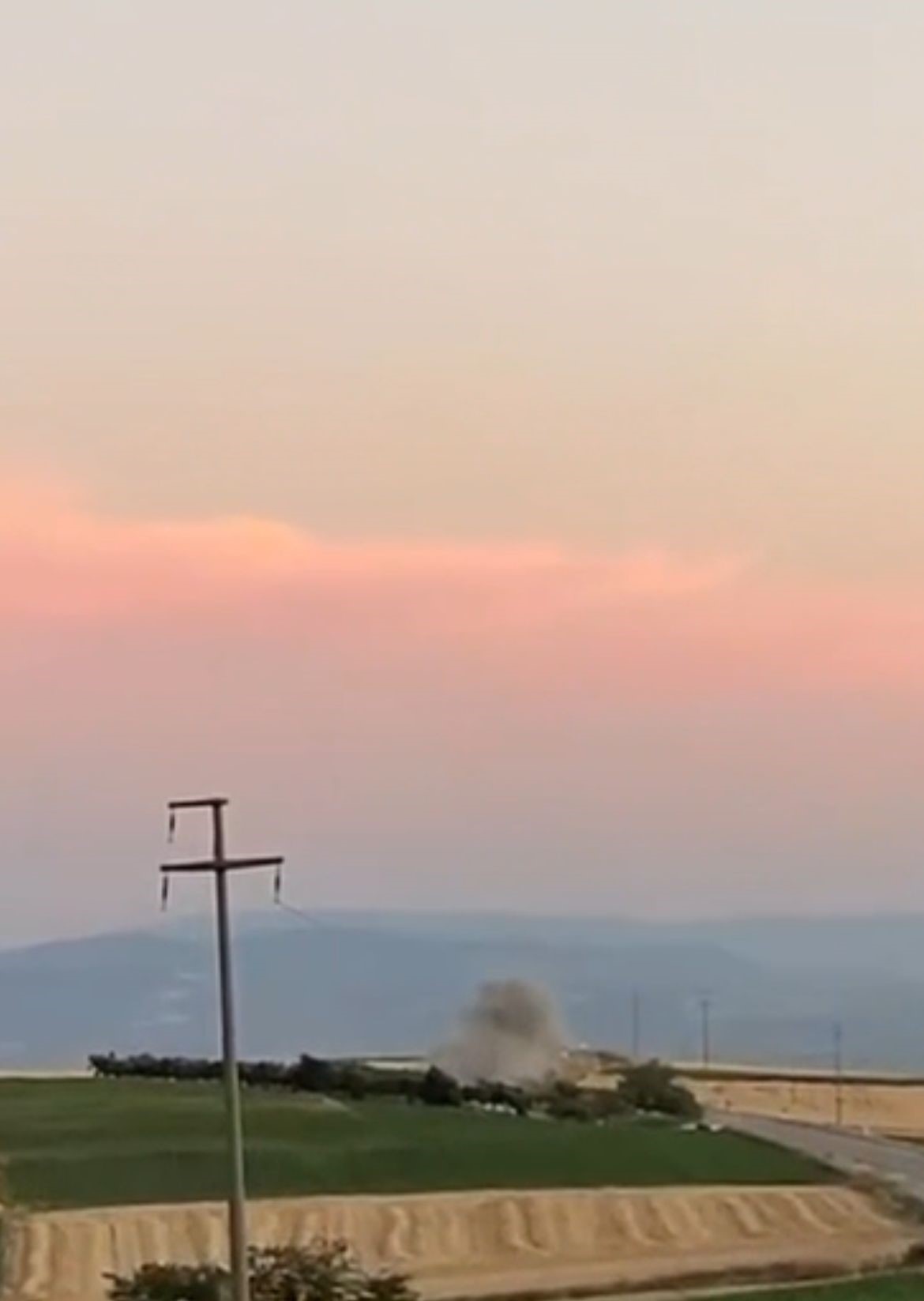 Bursa’nın Karacabey ilçesinde jandarma ekipleri eski yapım bomba tespit etti.
