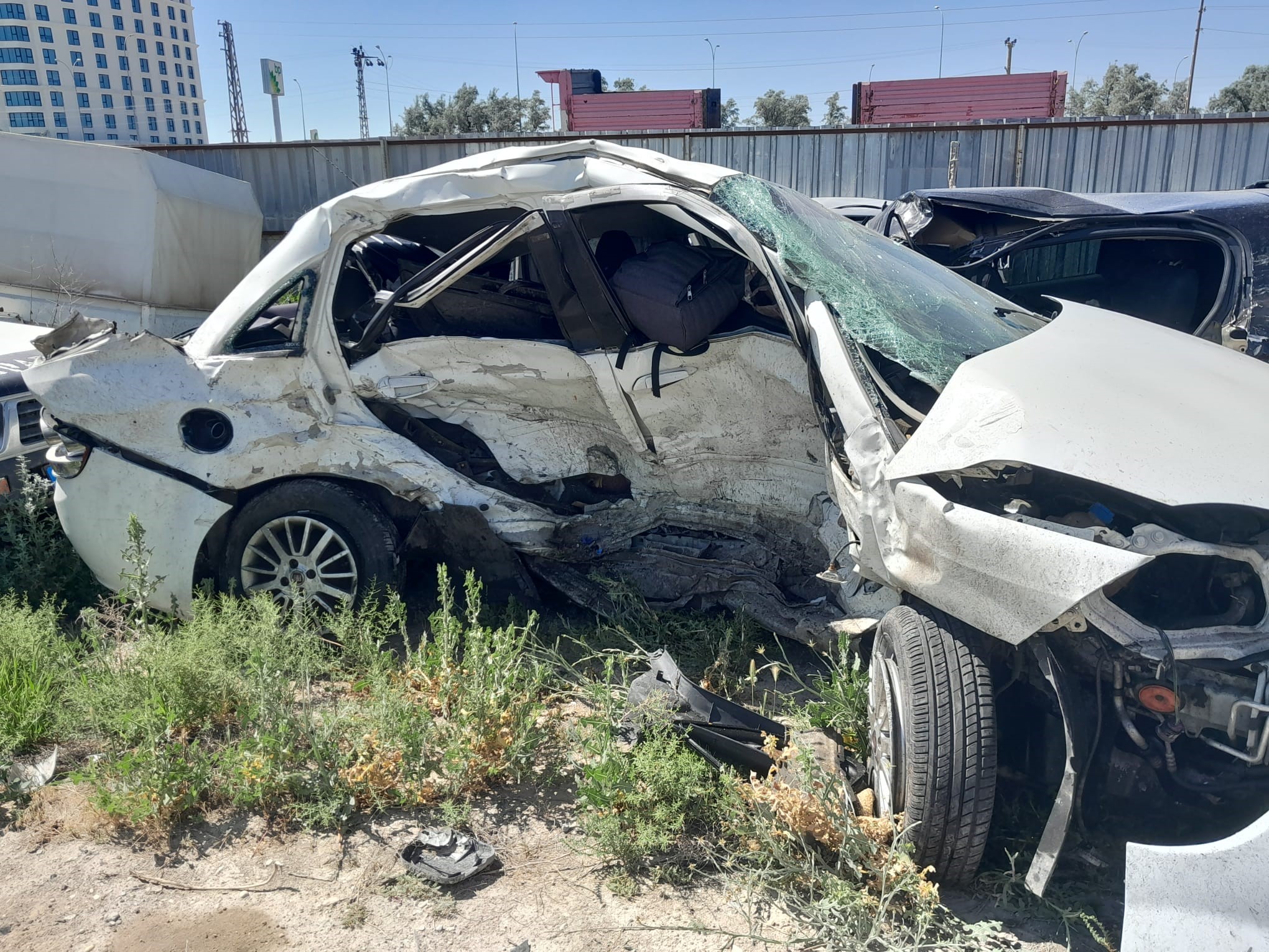 Konya’nın Karapınar ilçesinde iki otomobilin çarpışması sonucu meydana gelen trafik
