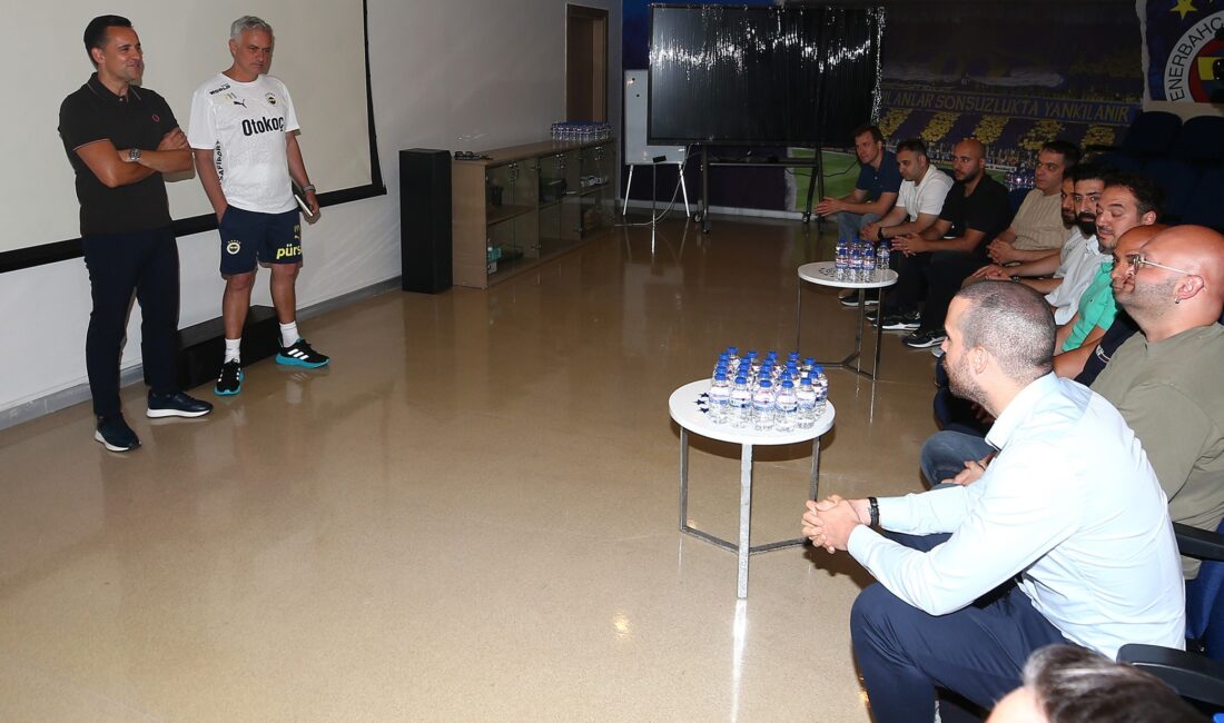 Fenerbahçe’nin yeni teknik direktörü Jose Mourinho, İstanbul’a gelerek yeni sezon